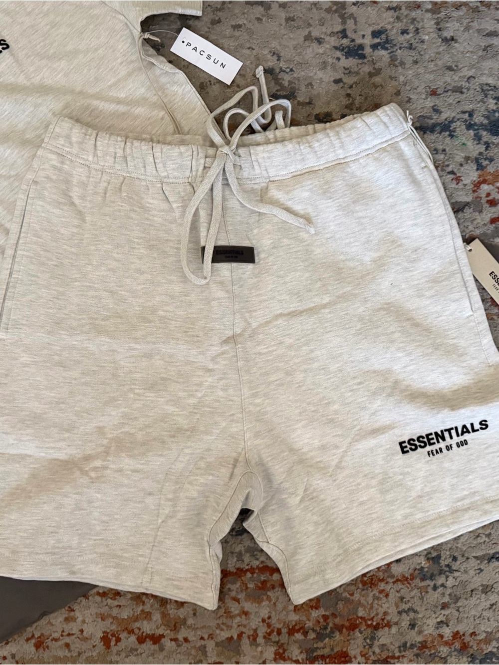 ESSENTIALS Fear of God  Ligth Oat  T shirt & Shorts Set - Picture 2 of 4
